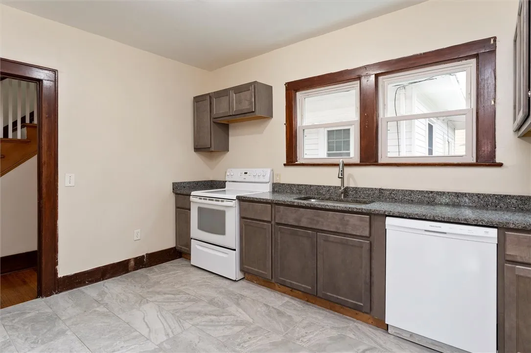 19 Genesee Park Boulevard, Rochester, New York 146, Rochester, New York 14611, 3 Bedrooms Bedrooms, 8 Rooms Rooms,1 BathroomBathrooms,Residential Lease,For Rent,19 Genesee Park Boulevard, Rochester, New York 146,R1632800