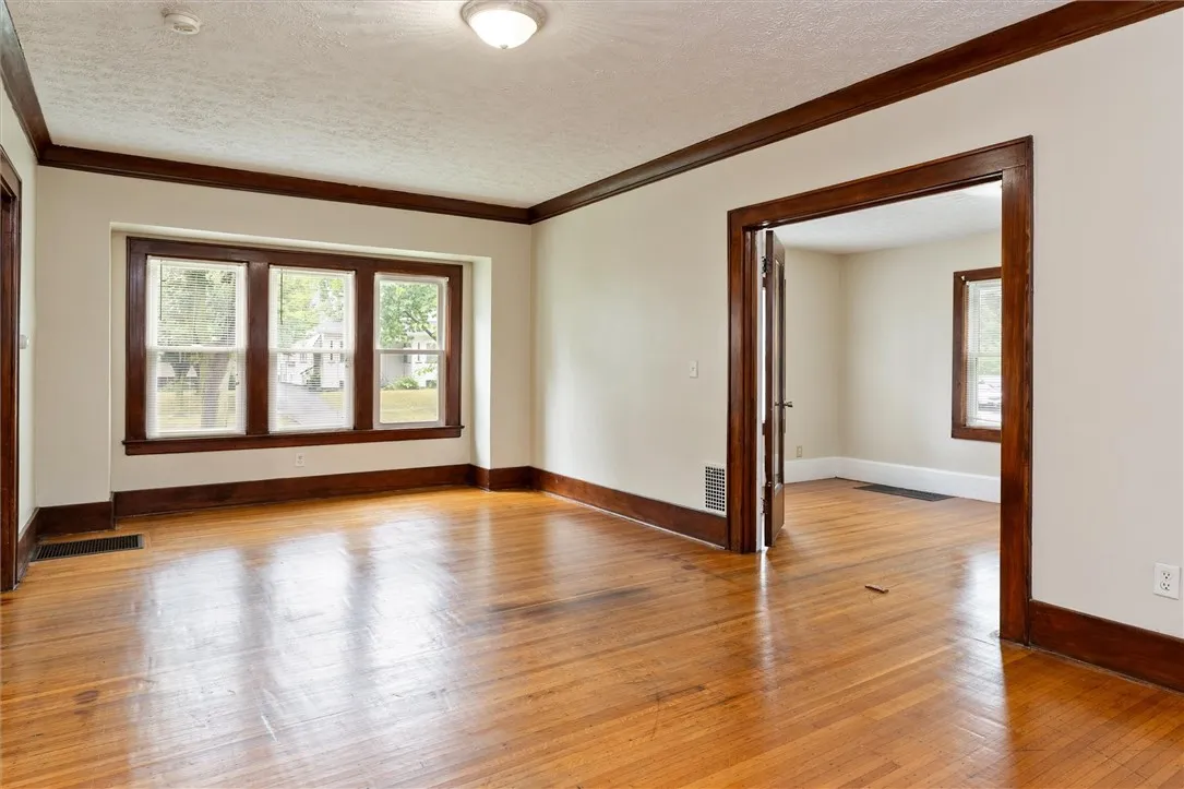 19 Genesee Park Boulevard, Rochester, New York 146, Rochester, New York 14611, 3 Bedrooms Bedrooms, 8 Rooms Rooms,1 BathroomBathrooms,Residential Lease,For Rent,19 Genesee Park Boulevard, Rochester, New York 146,R1632800