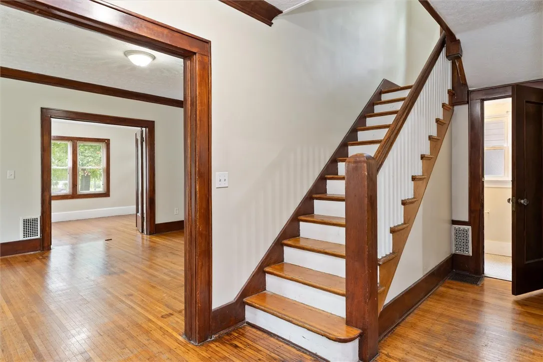 19 Genesee Park Boulevard, Rochester, New York 146, Rochester, New York 14611, 3 Bedrooms Bedrooms, 8 Rooms Rooms,1 BathroomBathrooms,Residential Lease,For Rent,19 Genesee Park Boulevard, Rochester, New York 146,R1632800