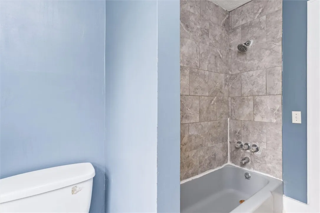 19 Genesee Park Boulevard, Rochester, New York 146, Rochester, New York 14611, 3 Bedrooms Bedrooms, 8 Rooms Rooms,1 BathroomBathrooms,Residential Lease,For Rent,19 Genesee Park Boulevard, Rochester, New York 146,R1632800
