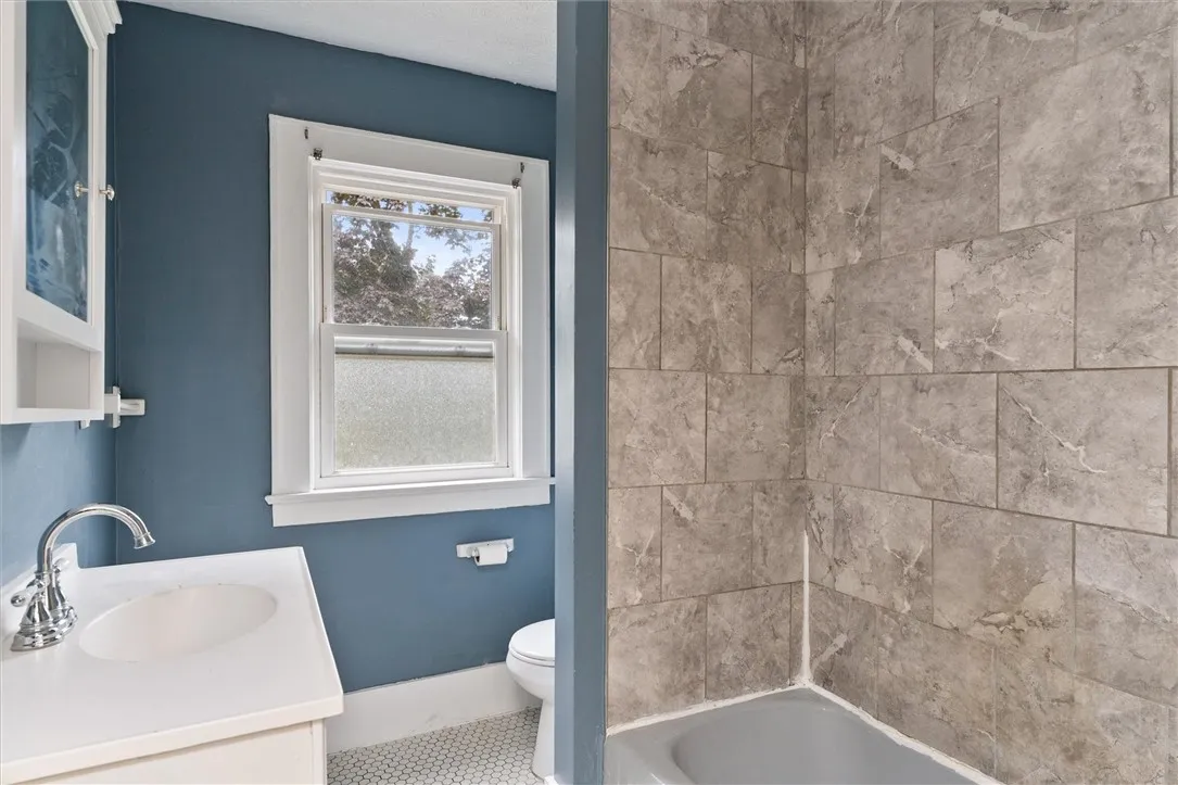 19 Genesee Park Boulevard, Rochester, New York 146, Rochester, New York 14611, 3 Bedrooms Bedrooms, 8 Rooms Rooms,1 BathroomBathrooms,Residential Lease,For Rent,19 Genesee Park Boulevard, Rochester, New York 146,R1632800