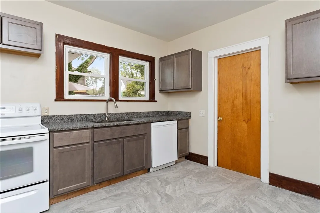 19 Genesee Park Boulevard, Rochester, New York 146, Rochester, New York 14611, 3 Bedrooms Bedrooms, 8 Rooms Rooms,1 BathroomBathrooms,Residential Lease,For Rent,19 Genesee Park Boulevard, Rochester, New York 146,R1632800