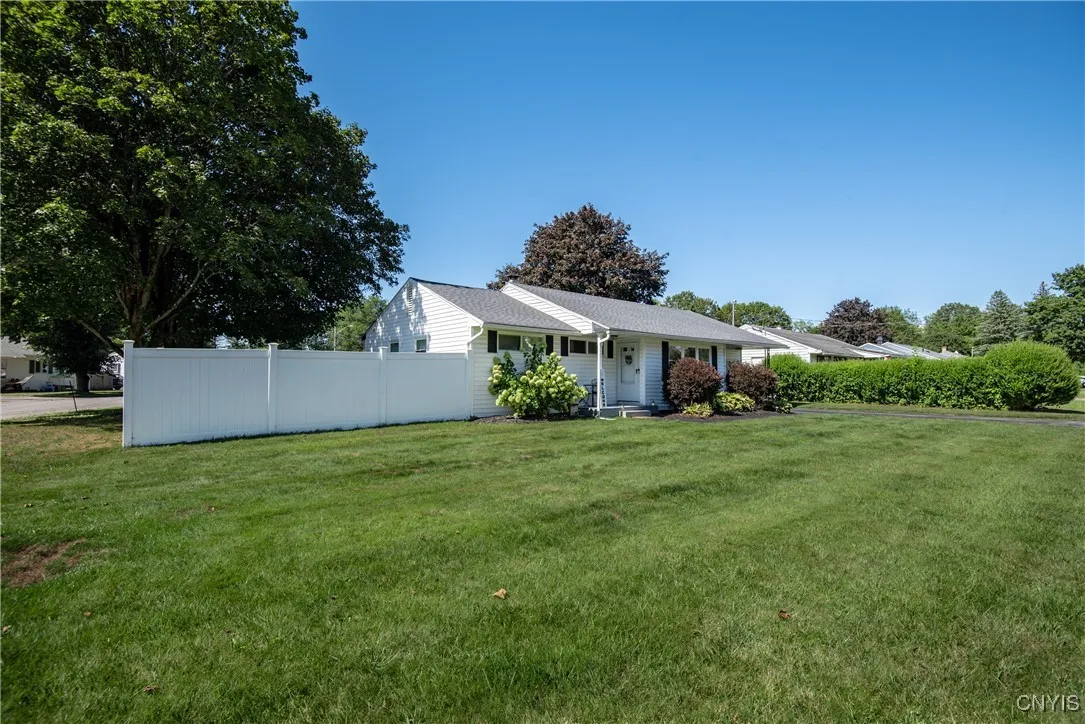 427 Elmhurst Road, Utica, New York 13502, Utica, New York 13502, 2 Bedrooms Bedrooms, 4 Rooms Rooms,1 BathroomBathrooms,Residential,For Sale,427 Elmhurst Road, Utica, New York 13502,S1632805