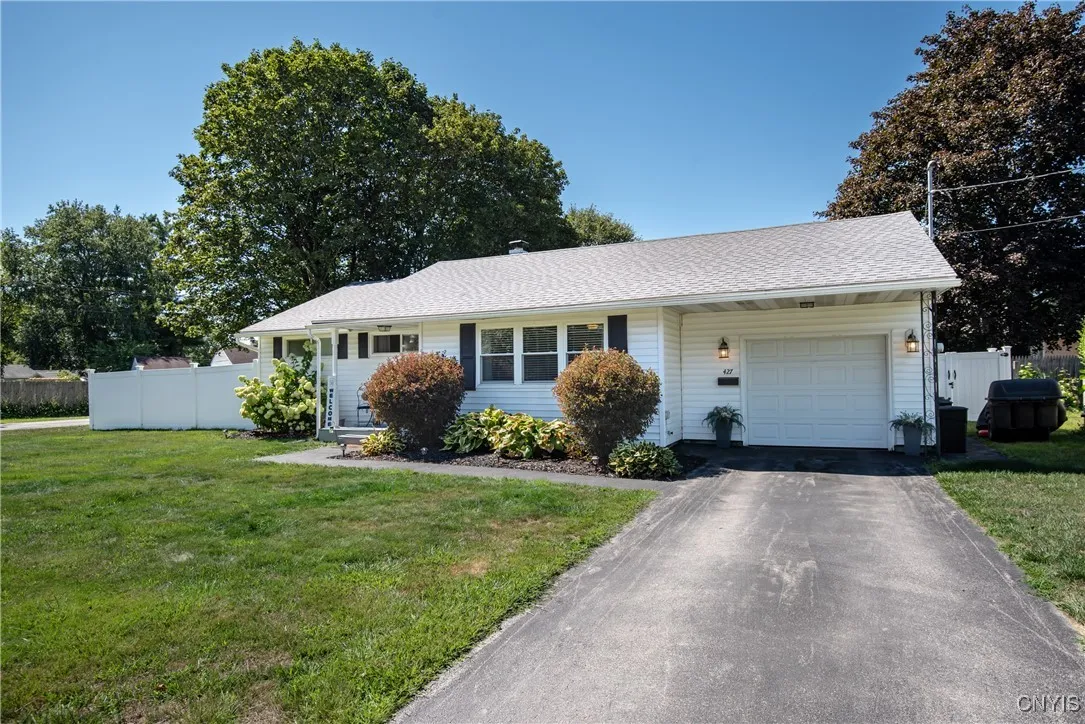 427 Elmhurst Road, Utica, New York 13502, Utica, New York 13502, 2 Bedrooms Bedrooms, 4 Rooms Rooms,1 BathroomBathrooms,Residential,For Sale,427 Elmhurst Road, Utica, New York 13502,S1632805