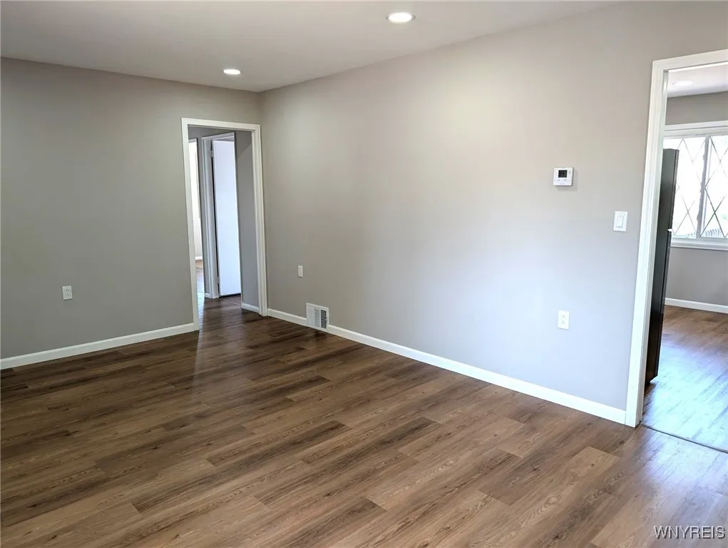 234 Floradale Avenue, Tonawanda, New York 14150, Tonawanda, New York 14150, 3 Bedrooms Bedrooms, 5 Rooms Rooms,2 BathroomsBathrooms,Residential Lease,For Rent,234 Floradale Avenue, Tonawanda, New York 14150,B1632799