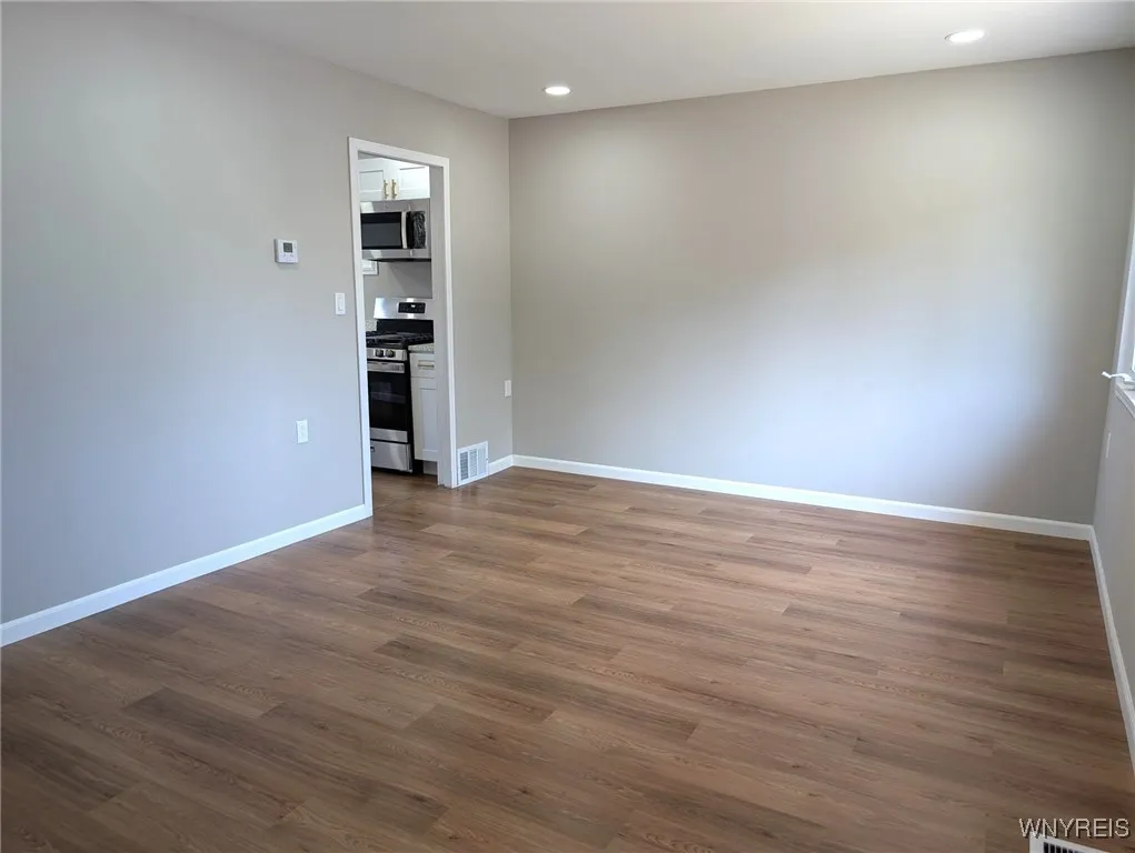 234 Floradale Avenue, Tonawanda, New York 14150, Tonawanda, New York 14150, 3 Bedrooms Bedrooms, 5 Rooms Rooms,2 BathroomsBathrooms,Residential Lease,For Rent,234 Floradale Avenue, Tonawanda, New York 14150,B1632799