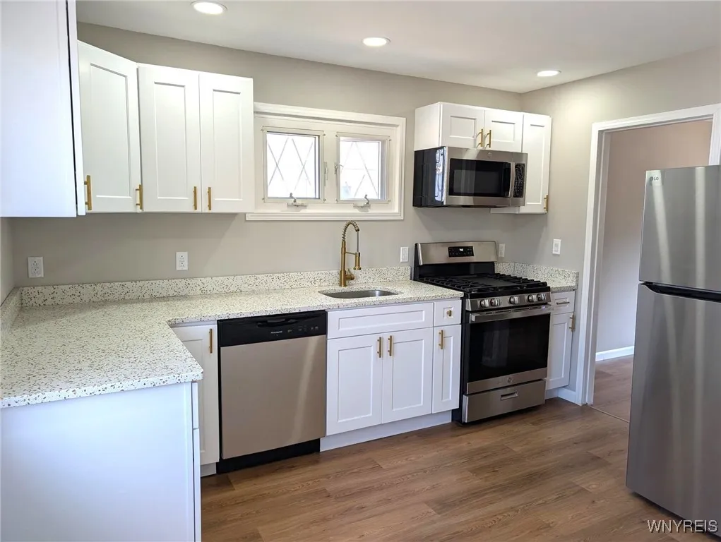 234 Floradale Avenue, Tonawanda, New York 14150, Tonawanda, New York 14150, 3 Bedrooms Bedrooms, 5 Rooms Rooms,2 BathroomsBathrooms,Residential Lease,For Rent,234 Floradale Avenue, Tonawanda, New York 14150,B1632799