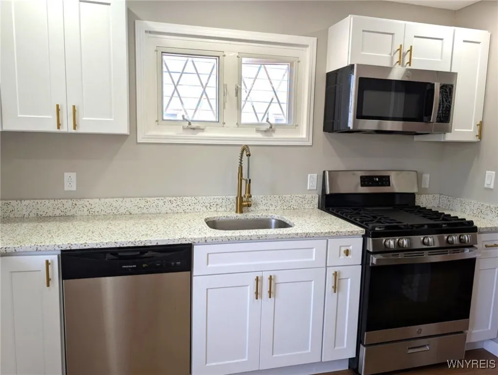 234 Floradale Avenue, Tonawanda, New York 14150, Tonawanda, New York 14150, 3 Bedrooms Bedrooms, 5 Rooms Rooms,2 BathroomsBathrooms,Residential Lease,For Rent,234 Floradale Avenue, Tonawanda, New York 14150,B1632799