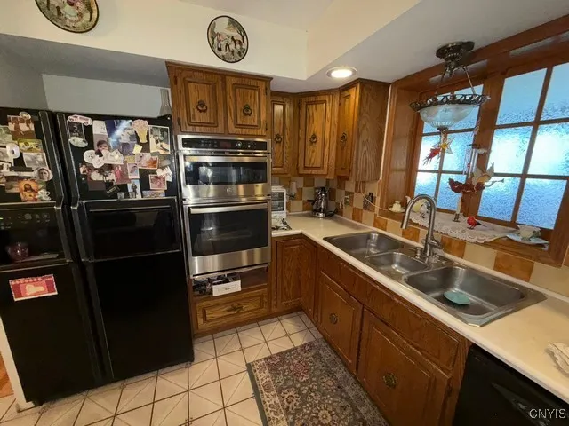 100 Lorian Drive, Salina, New York 13212, Salina, New York 13212, 3 Bedrooms Bedrooms, 9 Rooms Rooms,2 BathroomsBathrooms,Residential,For Sale,100 Lorian Drive, Salina, New York 13212,S1632817