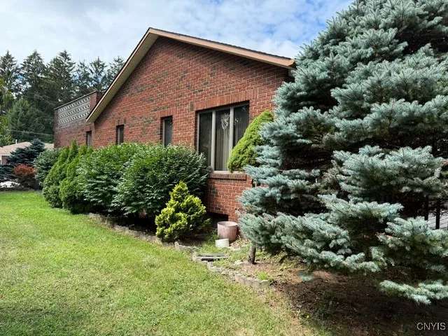 100 Lorian Drive, Salina, New York 13212, Salina, New York 13212, 3 Bedrooms Bedrooms, 9 Rooms Rooms,2 BathroomsBathrooms,Residential,For Sale,100 Lorian Drive, Salina, New York 13212,S1632817