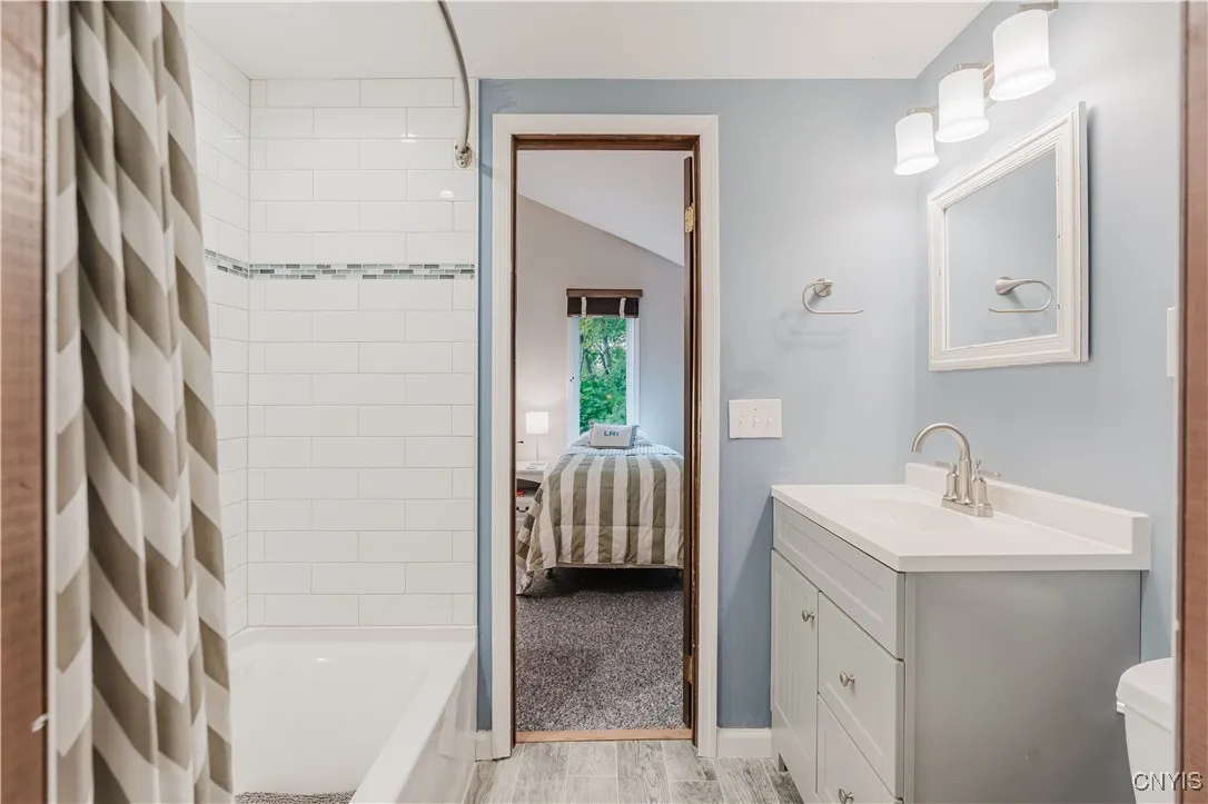 2nd floor bathroom