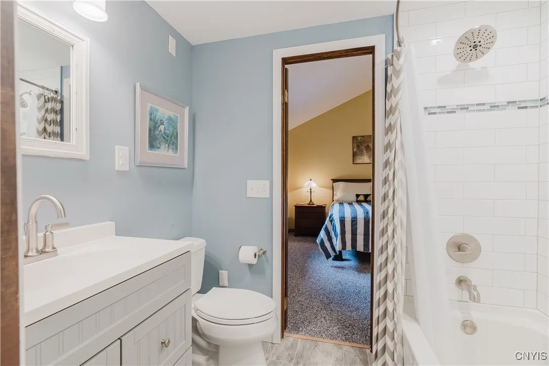 bathroom connecting between 2 bedrooms