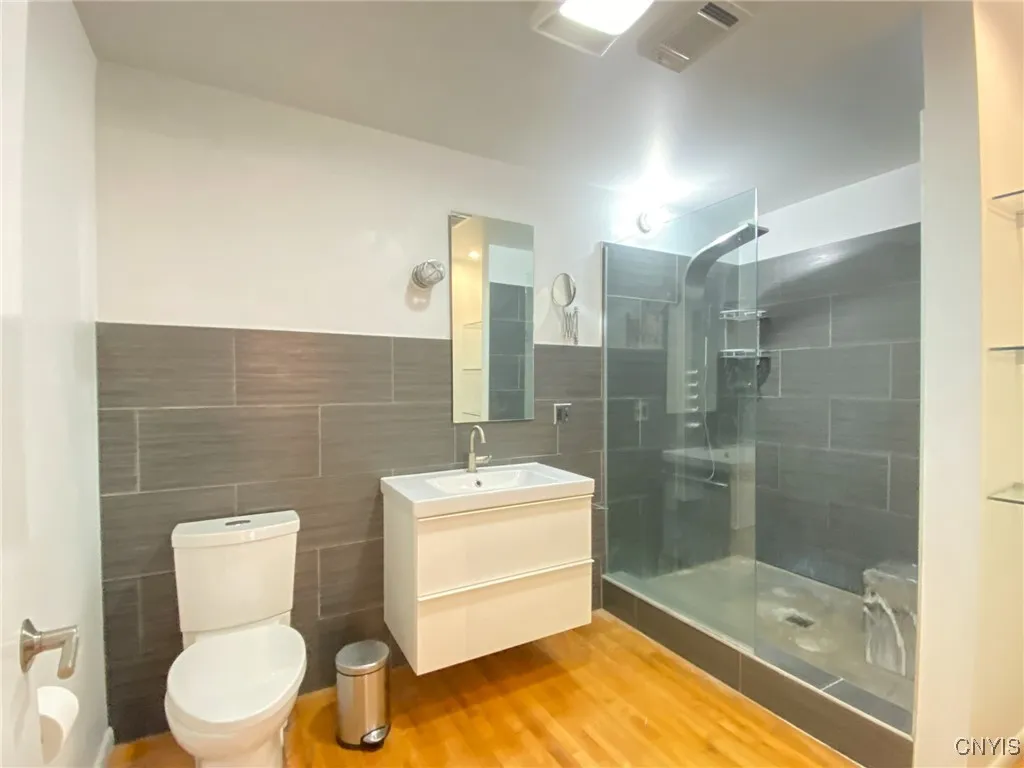 412 Main Street, Utica, New York 13501, Utica, New York 13501, 2 Bedrooms Bedrooms, 5 Rooms Rooms,1 BathroomBathrooms,Residential Lease,For Rent,412 Main Street, Utica, New York 13501,S1632830