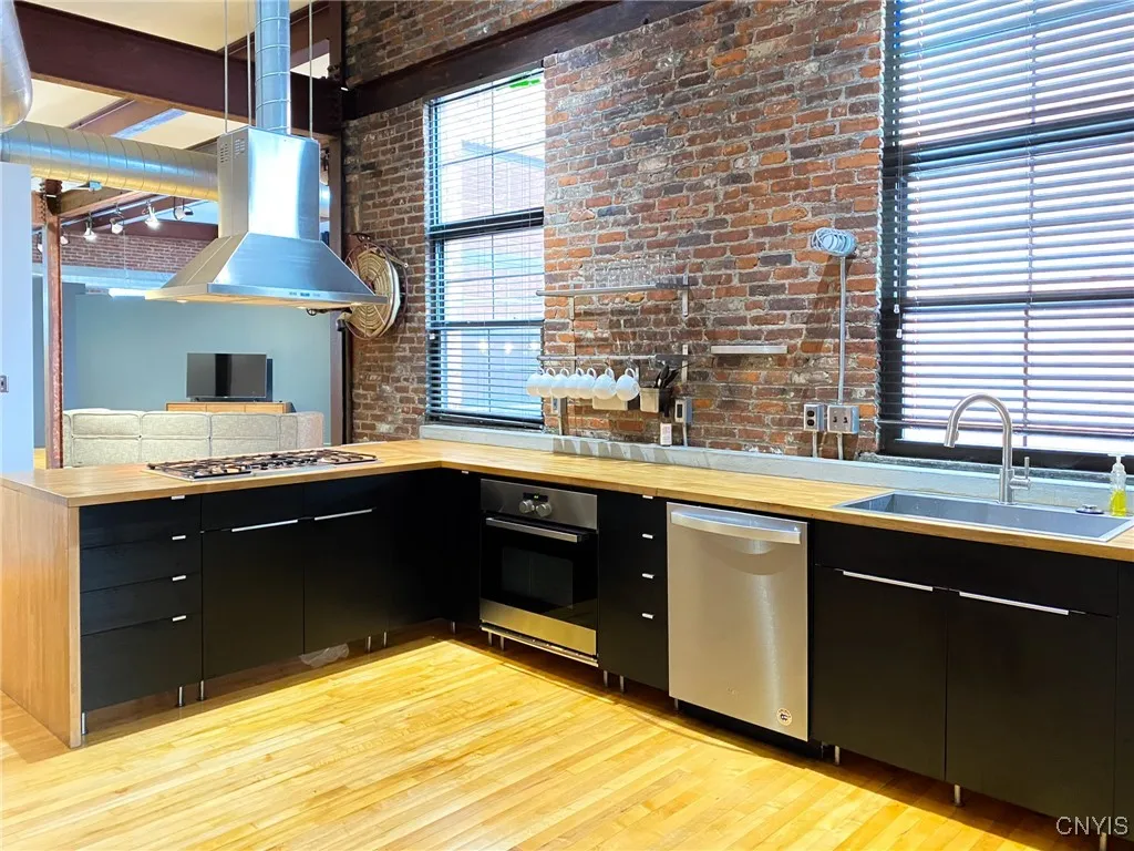 412 Main Street, Utica, New York 13501, Utica, New York 13501, 2 Bedrooms Bedrooms, 5 Rooms Rooms,1 BathroomBathrooms,Residential Lease,For Rent,412 Main Street, Utica, New York 13501,S1632830