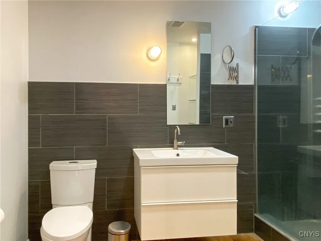 412 Main Street, Utica, New York 13501, Utica, New York 13501, 2 Bedrooms Bedrooms, 5 Rooms Rooms,1 BathroomBathrooms,Residential Lease,For Rent,412 Main Street, Utica, New York 13501,S1632830