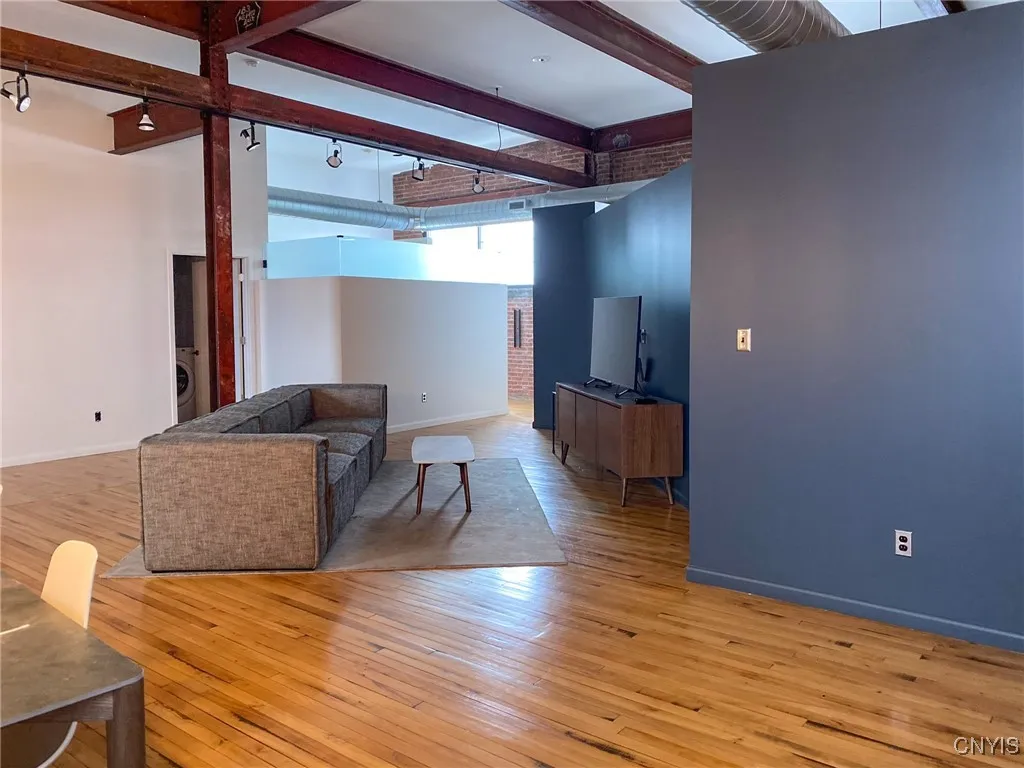 412 Main Street, Utica, New York 13501, Utica, New York 13501, 2 Bedrooms Bedrooms, 5 Rooms Rooms,1 BathroomBathrooms,Residential Lease,For Rent,412 Main Street, Utica, New York 13501,S1632830