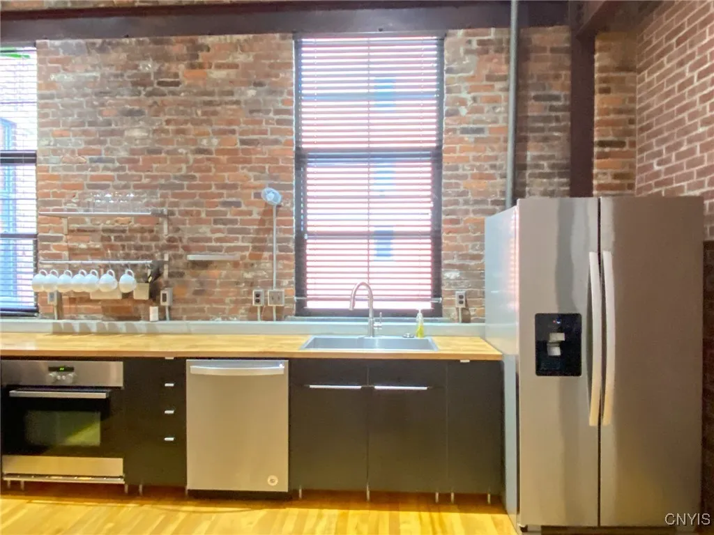 412 Main Street, Utica, New York 13501, Utica, New York 13501, 2 Bedrooms Bedrooms, 5 Rooms Rooms,1 BathroomBathrooms,Residential Lease,For Rent,412 Main Street, Utica, New York 13501,S1632830