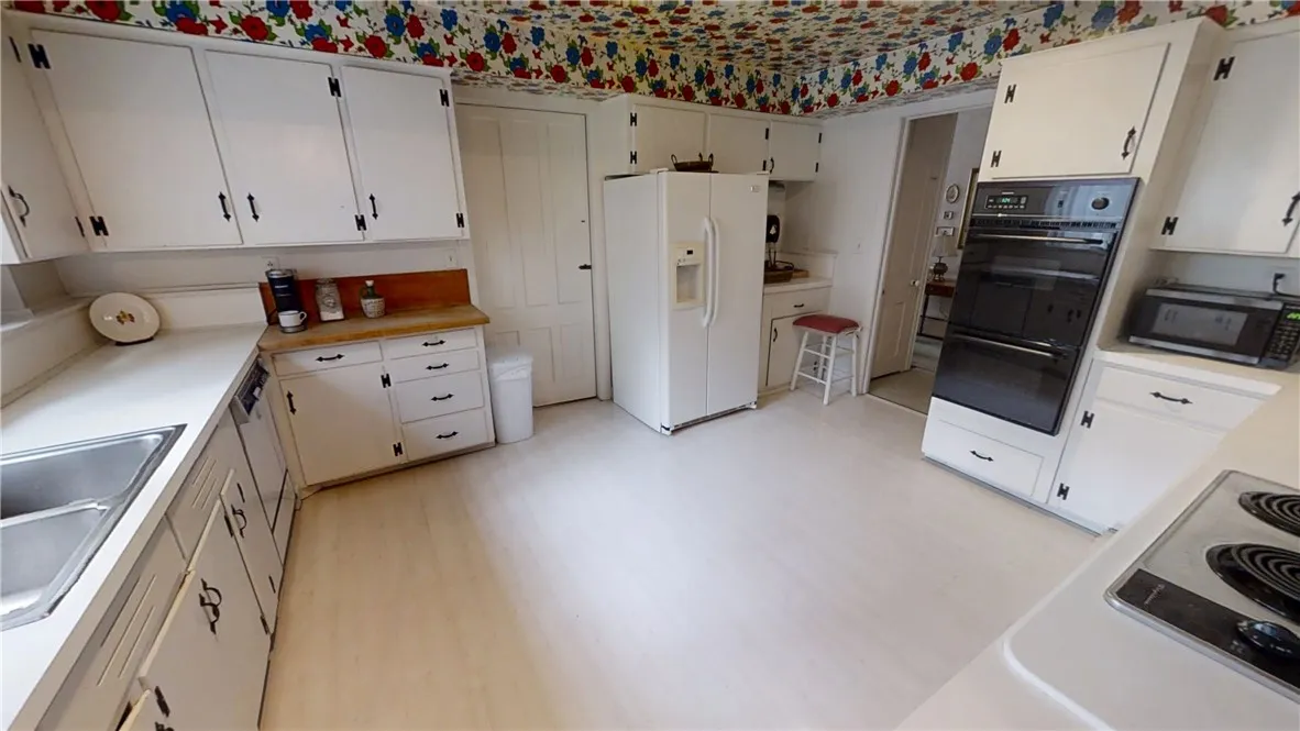 123 North Broad Street, Norwich, New York 13815, Norwich, New York 13815, 7 Bedrooms Bedrooms, 15 Rooms Rooms,5 BathroomsBathrooms,Residential,For Sale,123 North Broad Street, Norwich, New York 13815,0,R1626764