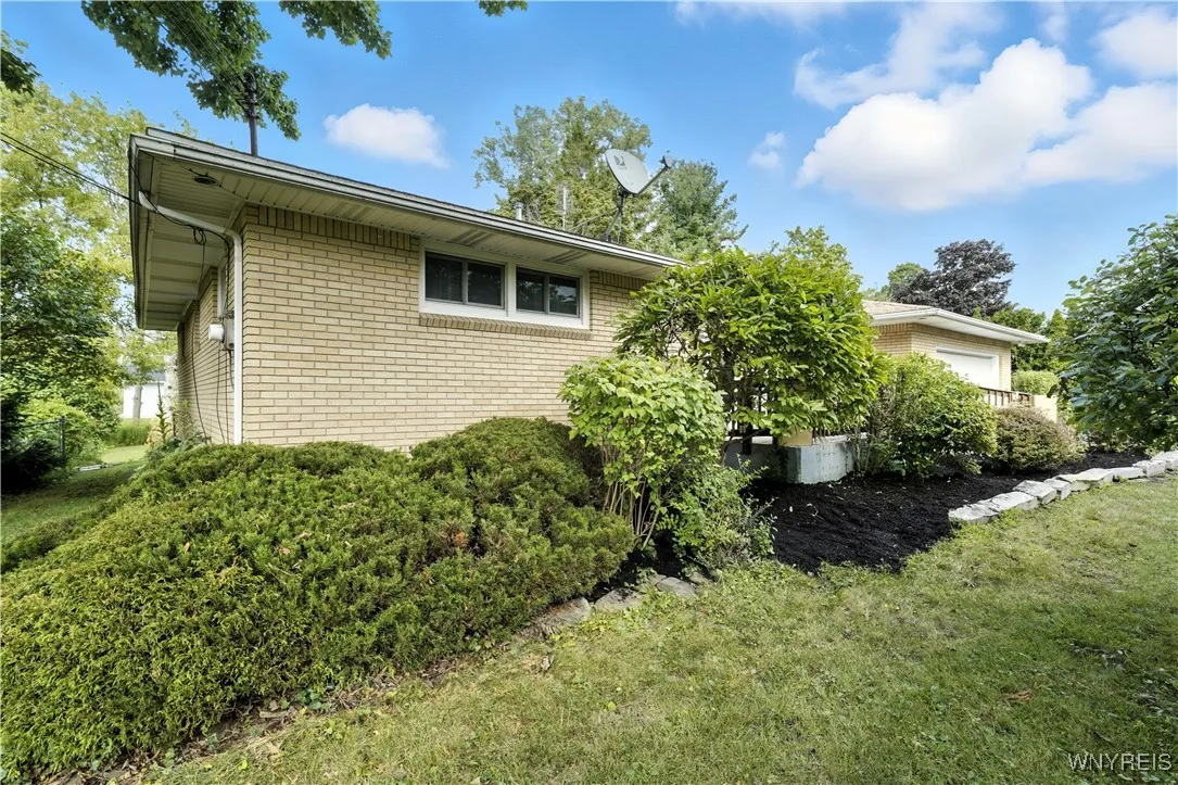 4968 Best Street, Hamburg, New York 14075, Hamburg, New York 14075, 3 Bedrooms Bedrooms, 6 Rooms Rooms,2 BathroomsBathrooms,Residential,For Sale,4968 Best Street, Hamburg, New York 14075,B1632811