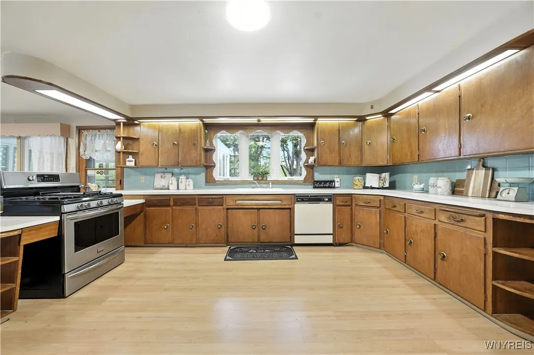 4968 Best Street, Hamburg, New York 14075, Hamburg, New York 14075, 3 Bedrooms Bedrooms, 6 Rooms Rooms,2 BathroomsBathrooms,Residential,For Sale,4968 Best Street, Hamburg, New York 14075,B1632811