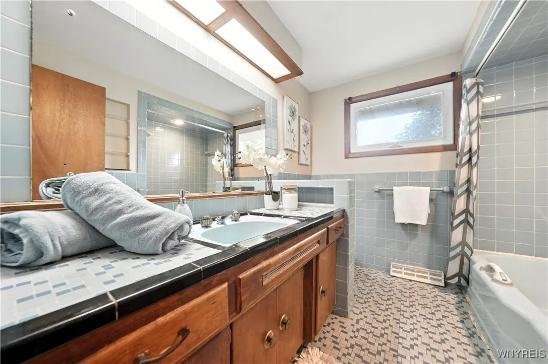 4968 Best Street, Hamburg, New York 14075, Hamburg, New York 14075, 3 Bedrooms Bedrooms, 6 Rooms Rooms,2 BathroomsBathrooms,Residential,For Sale,4968 Best Street, Hamburg, New York 14075,B1632811