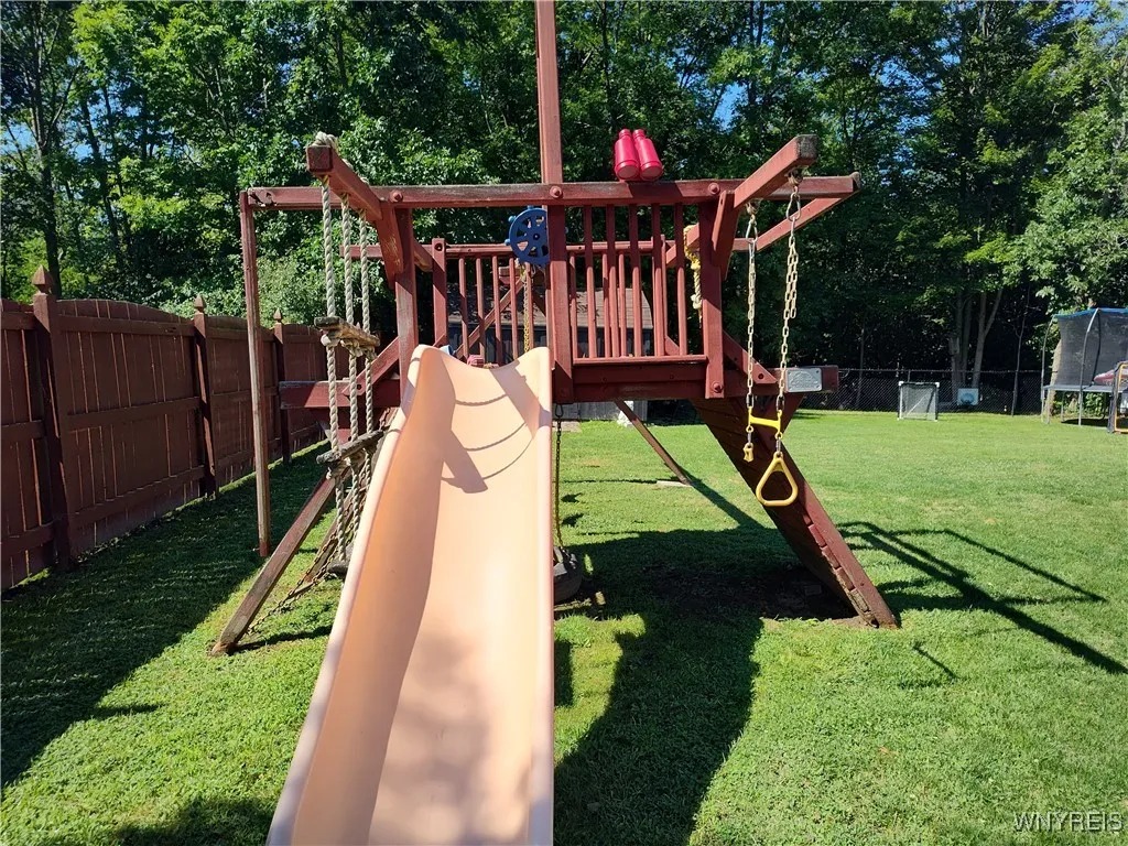 3487 Creekview Drive, Hamburg, New York 14075, Hamburg, New York 14075, 4 Bedrooms Bedrooms, 8 Rooms Rooms,2 BathroomsBathrooms,Residential,Closed,3487 Creekview Drive, Hamburg, New York 14075,0,B1632671