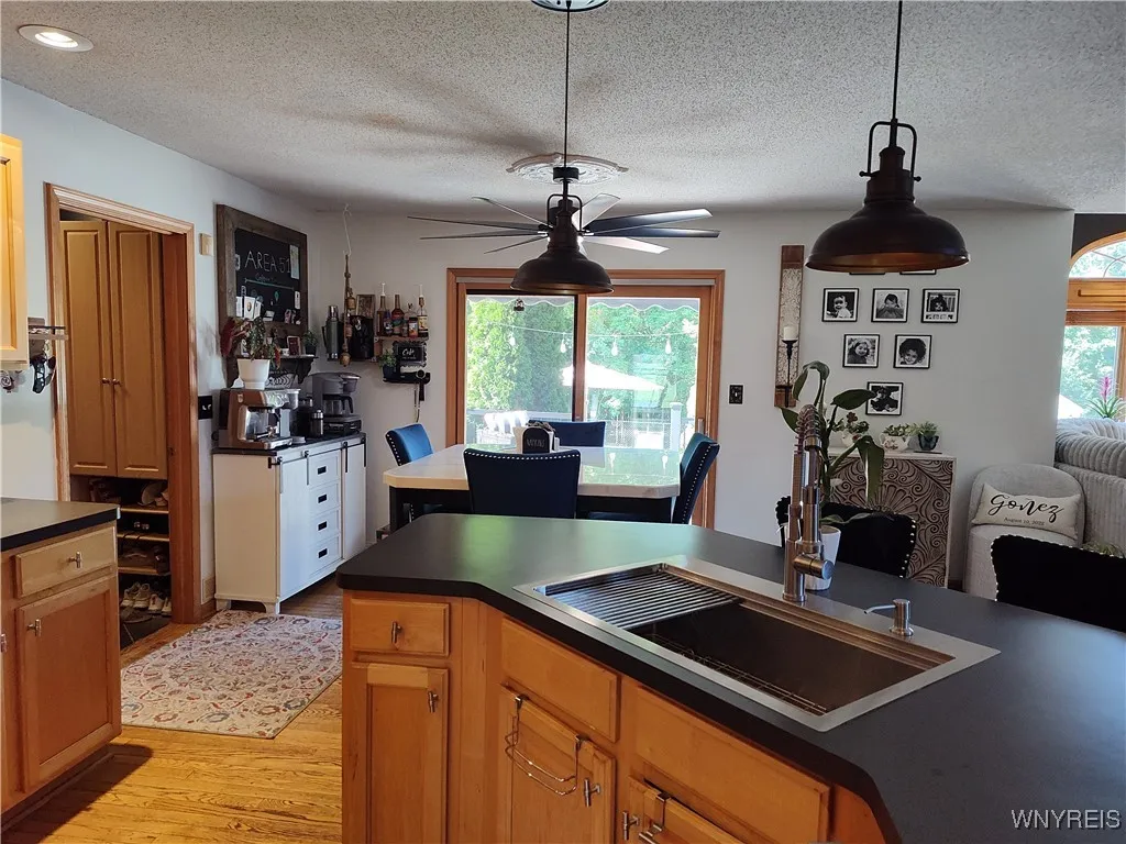 Kitchen/ Dining area