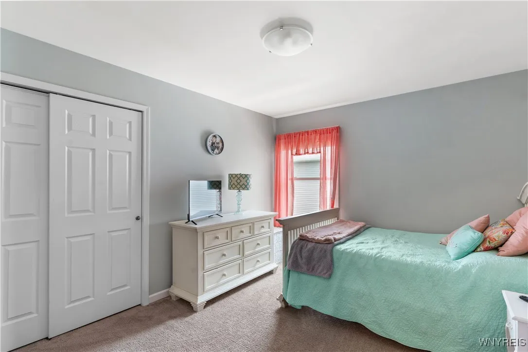 2284 Agassiz Drive, Hamburg, New York 14085, Hamburg, New York 14085, 4 Bedrooms Bedrooms, 9 Rooms Rooms,3 BathroomsBathrooms,Residential,For Sale,2284 Agassiz Drive, Hamburg, New York 14085,B1632724