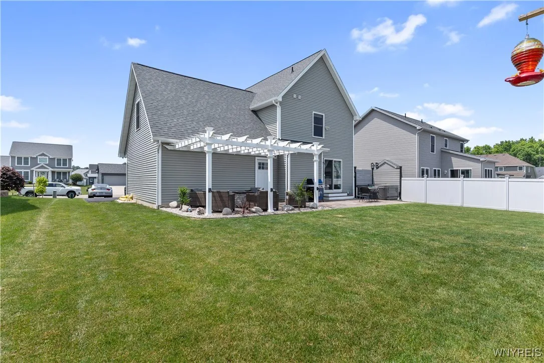 2284 Agassiz Drive, Hamburg, New York 14085, Hamburg, New York 14085, 4 Bedrooms Bedrooms, 9 Rooms Rooms,3 BathroomsBathrooms,Residential,For Sale,2284 Agassiz Drive, Hamburg, New York 14085,B1632724