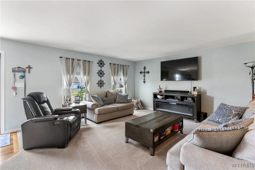 2284 Agassiz Drive, Hamburg, New York 14085, Hamburg, New York 14085, 4 Bedrooms Bedrooms, 9 Rooms Rooms,3 BathroomsBathrooms,Residential,For Sale,2284 Agassiz Drive, Hamburg, New York 14085,B1632724