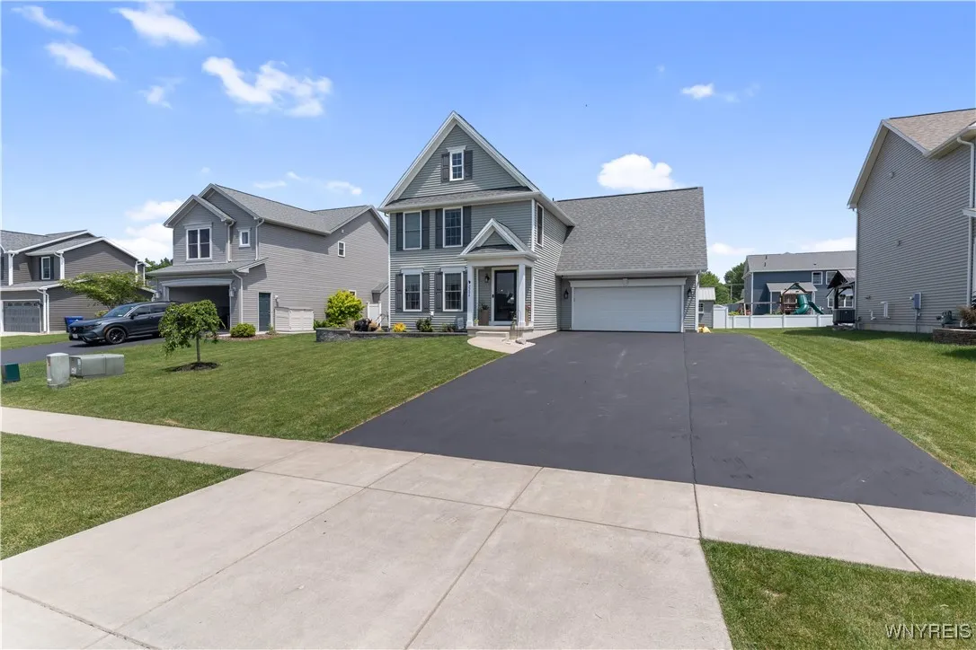 2284 Agassiz Drive, Hamburg, New York 14085, Hamburg, New York 14085, 4 Bedrooms Bedrooms, 9 Rooms Rooms,3 BathroomsBathrooms,Residential,For Sale,2284 Agassiz Drive, Hamburg, New York 14085,B1632724