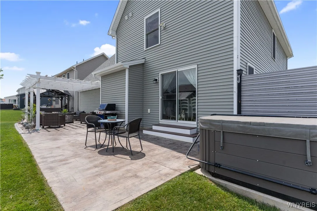 2284 Agassiz Drive, Hamburg, New York 14085, Hamburg, New York 14085, 4 Bedrooms Bedrooms, 9 Rooms Rooms,3 BathroomsBathrooms,Residential,For Sale,2284 Agassiz Drive, Hamburg, New York 14085,B1632724