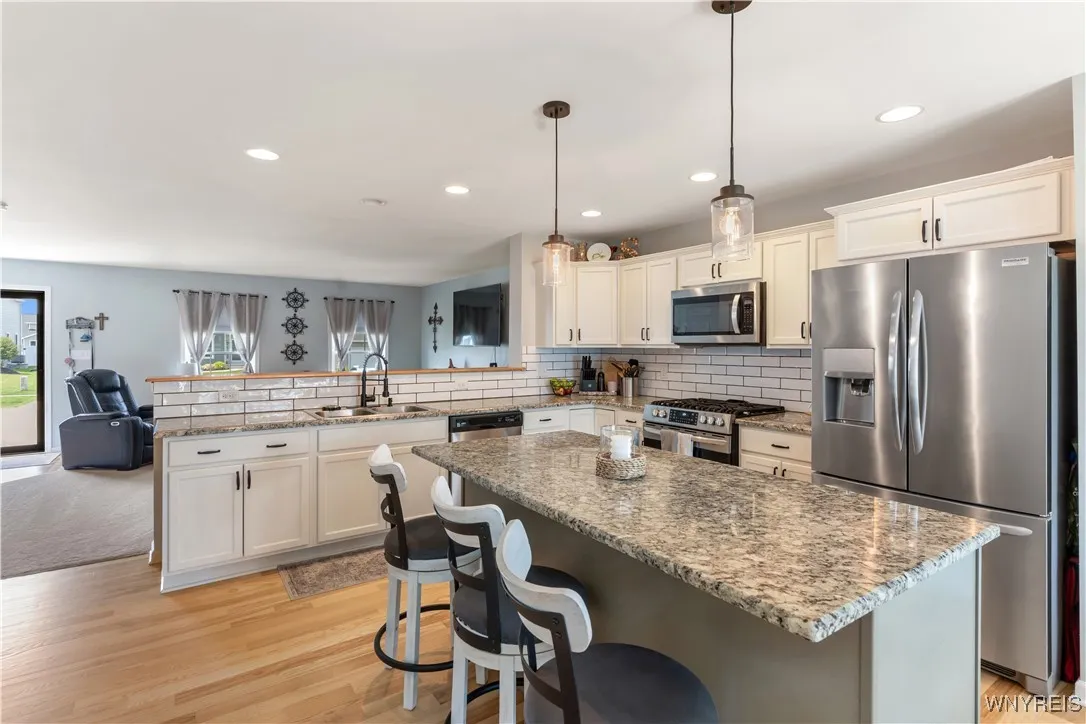 2284 Agassiz Drive, Hamburg, New York 14085, Hamburg, New York 14085, 4 Bedrooms Bedrooms, 9 Rooms Rooms,3 BathroomsBathrooms,Residential,For Sale,2284 Agassiz Drive, Hamburg, New York 14085,B1632724
