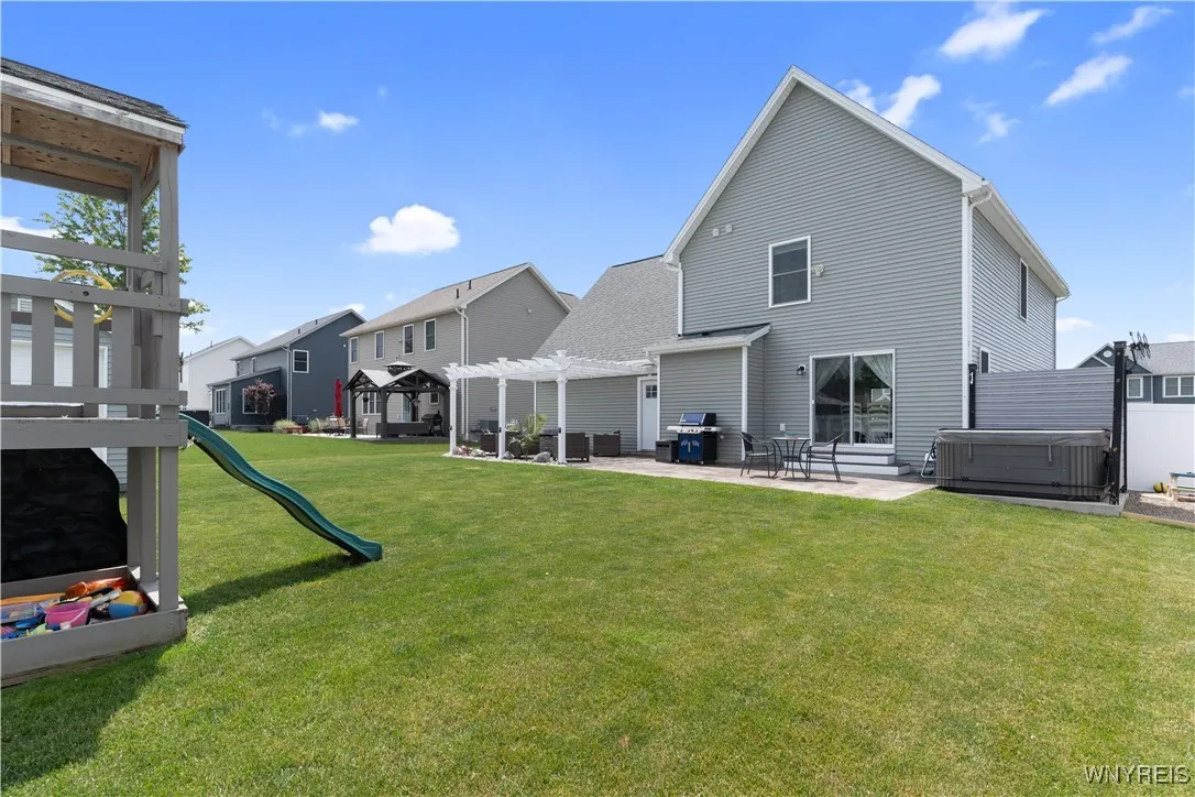 2284 Agassiz Drive, Hamburg, New York 14085, Hamburg, New York 14085, 4 Bedrooms Bedrooms, 9 Rooms Rooms,3 BathroomsBathrooms,Residential,For Sale,2284 Agassiz Drive, Hamburg, New York 14085,B1632724