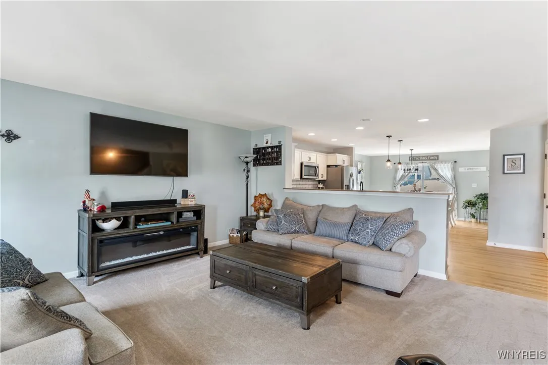 2284 Agassiz Drive, Hamburg, New York 14085, Hamburg, New York 14085, 4 Bedrooms Bedrooms, 9 Rooms Rooms,3 BathroomsBathrooms,Residential,For Sale,2284 Agassiz Drive, Hamburg, New York 14085,B1632724