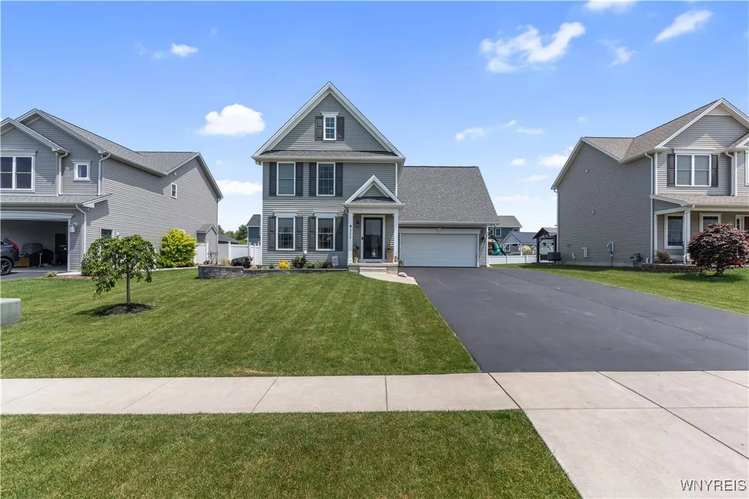 2284 Agassiz Drive, Hamburg, New York 14085, Hamburg, New York 14085, 4 Bedrooms Bedrooms, 9 Rooms Rooms,3 BathroomsBathrooms,Residential,For Sale,2284 Agassiz Drive, Hamburg, New York 14085,B1632724