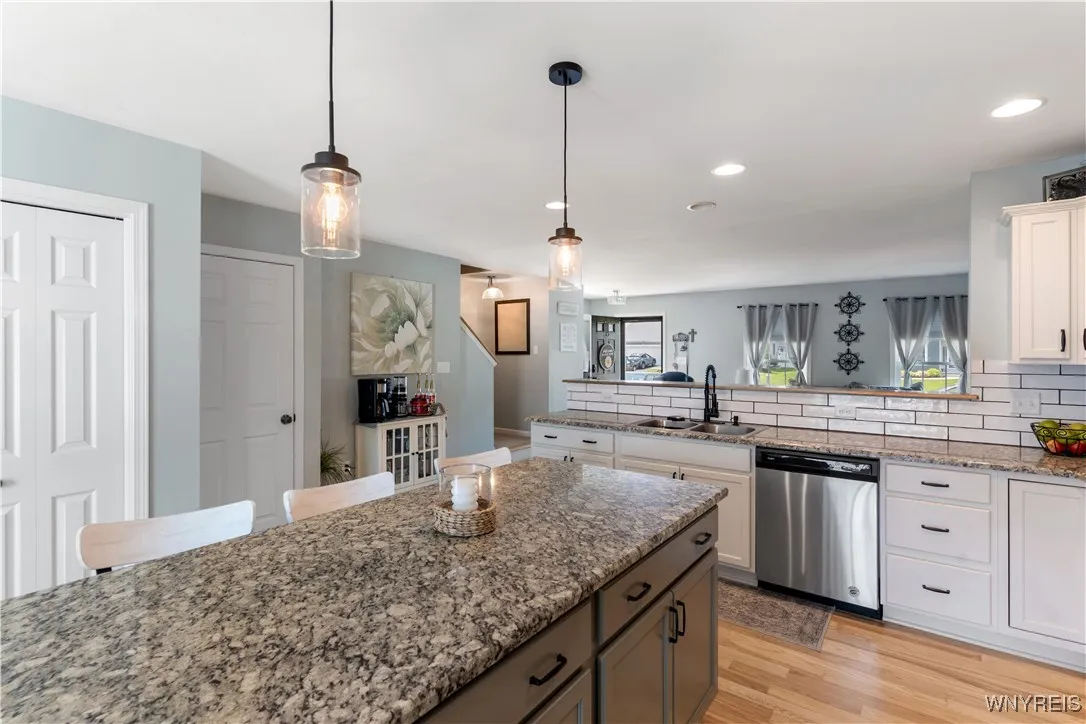 2284 Agassiz Drive, Hamburg, New York 14085, Hamburg, New York 14085, 4 Bedrooms Bedrooms, 9 Rooms Rooms,3 BathroomsBathrooms,Residential,For Sale,2284 Agassiz Drive, Hamburg, New York 14085,B1632724