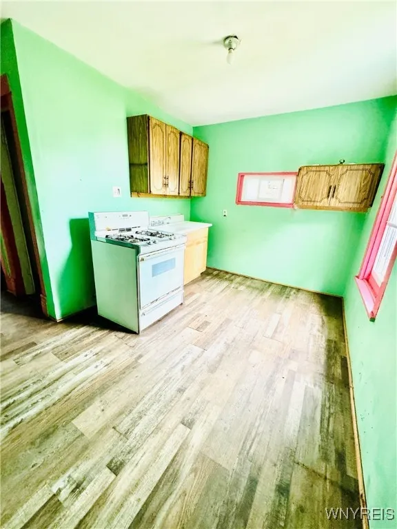 285 Winslow Avenue, Buffalo, New York 14211, Buffalo, New York 14211, 6 Bedrooms Bedrooms, ,2 BathroomsBathrooms,Residential,For Sale,285 Winslow Avenue, Buffalo, New York 14211,B1632758