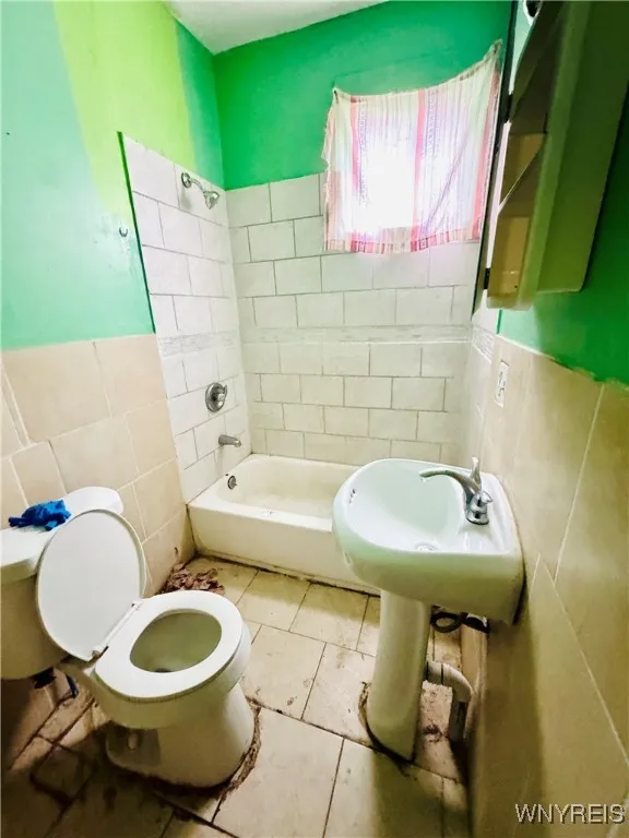 285 Winslow Avenue, Buffalo, New York 14211, Buffalo, New York 14211, 6 Bedrooms Bedrooms, ,2 BathroomsBathrooms,Residential,For Sale,285 Winslow Avenue, Buffalo, New York 14211,B1632758