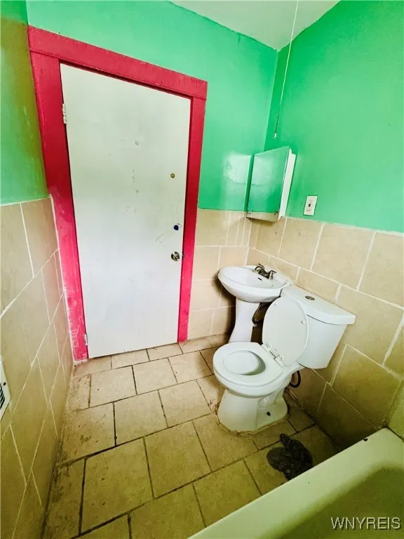 285 Winslow Avenue, Buffalo, New York 14211, Buffalo, New York 14211, 6 Bedrooms Bedrooms, ,2 BathroomsBathrooms,Residential,For Sale,285 Winslow Avenue, Buffalo, New York 14211,B1632758