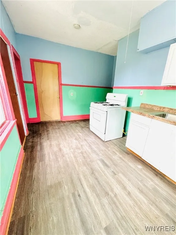 285 Winslow Avenue, Buffalo, New York 14211, Buffalo, New York 14211, 6 Bedrooms Bedrooms, ,2 BathroomsBathrooms,Residential,For Sale,285 Winslow Avenue, Buffalo, New York 14211,B1632758