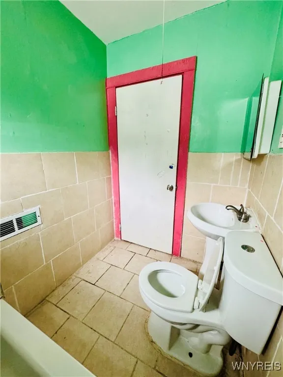 285 Winslow Avenue, Buffalo, New York 14211, Buffalo, New York 14211, 6 Bedrooms Bedrooms, ,2 BathroomsBathrooms,Residential,For Sale,285 Winslow Avenue, Buffalo, New York 14211,B1632758