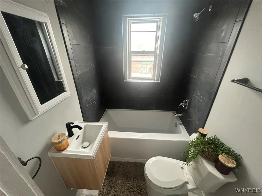 1225 Hertel Avenue 3, Buffalo, New York 14216, Buffalo, New York 14216, 1 Bedroom Bedrooms, 4 Rooms Rooms,1 BathroomBathrooms,Residential Lease,For Rent,1225 Hertel Avenue 3, Buffalo, New York 14216,0,B1632636
