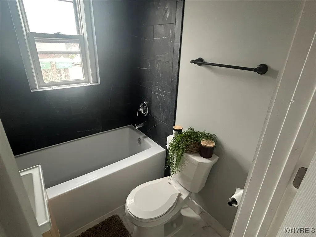 1225 Hertel Avenue 3, Buffalo, New York 14216, Buffalo, New York 14216, 1 Bedroom Bedrooms, 4 Rooms Rooms,1 BathroomBathrooms,Residential Lease,For Rent,1225 Hertel Avenue 3, Buffalo, New York 14216,0,B1632636