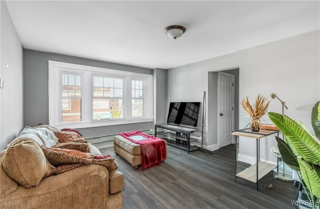 1225 Hertel Avenue 3, Buffalo, New York 14216, Buffalo, New York 14216, 1 Bedroom Bedrooms, 4 Rooms Rooms,1 BathroomBathrooms,Residential Lease,For Rent,1225 Hertel Avenue 3, Buffalo, New York 14216,0,B1632636