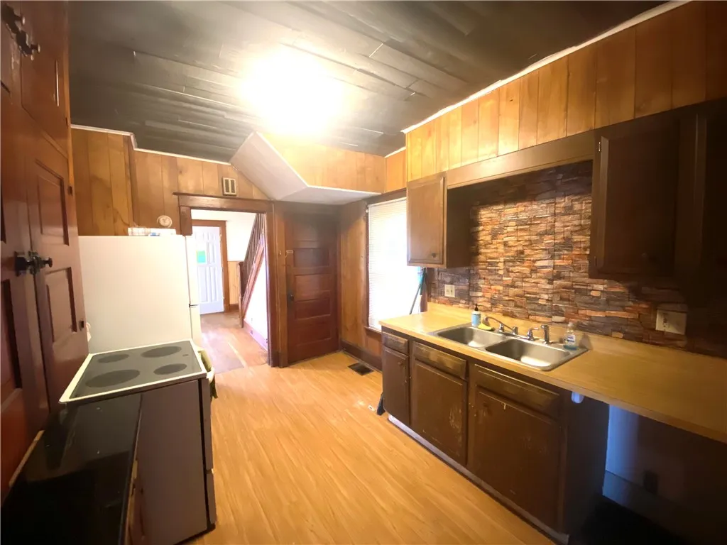 173 River Street, Oneonta, New York 13820, Oneonta, New York 13820, 2 Bedrooms Bedrooms, 7 Rooms Rooms,1 BathroomBathrooms,Residential,For Sale,173 River Street, Oneonta, New York 13820,0,R1631927