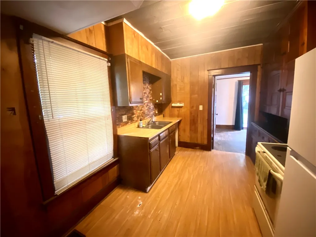 173 River Street, Oneonta, New York 13820, Oneonta, New York 13820, 2 Bedrooms Bedrooms, 7 Rooms Rooms,1 BathroomBathrooms,Residential,For Sale,173 River Street, Oneonta, New York 13820,0,R1631927