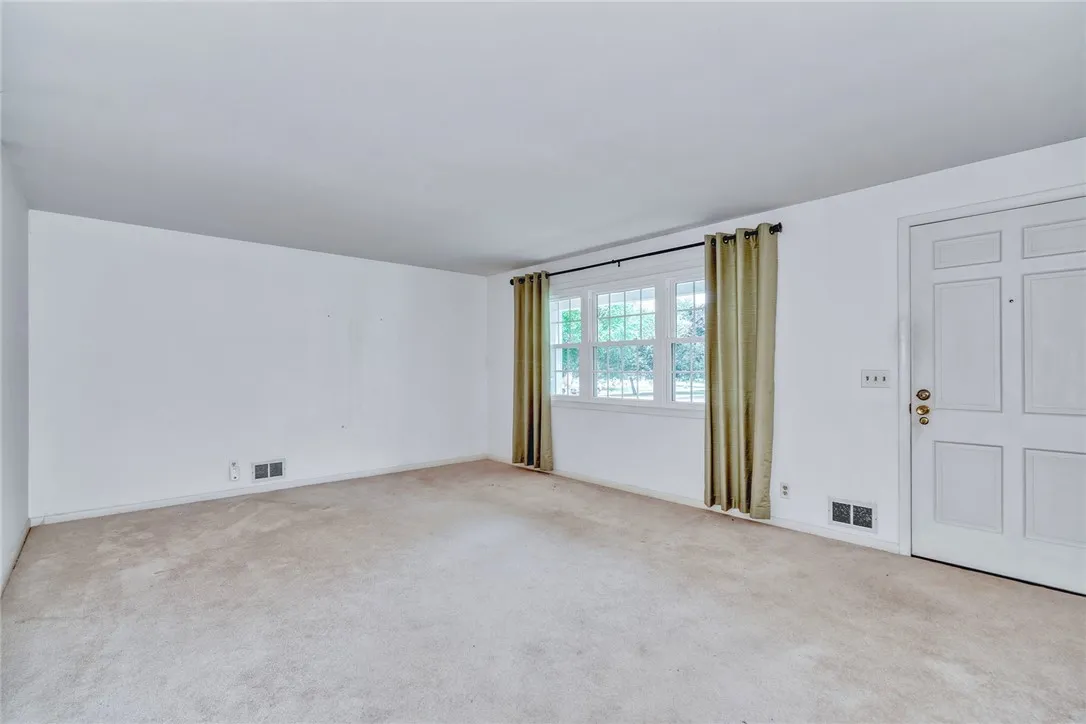 21 Red Bud Road, Chili, New York 14624, Chili, New York 14624, 3 Bedrooms Bedrooms, 7 Rooms Rooms,1 BathroomBathrooms,Residential,For Sale,21 Red Bud Road, Chili, New York 14624,R1632663