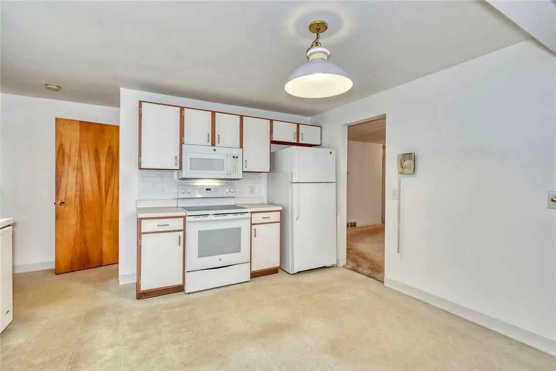 21 Red Bud Road, Chili, New York 14624, Chili, New York 14624, 3 Bedrooms Bedrooms, 7 Rooms Rooms,1 BathroomBathrooms,Residential,For Sale,21 Red Bud Road, Chili, New York 14624,R1632663