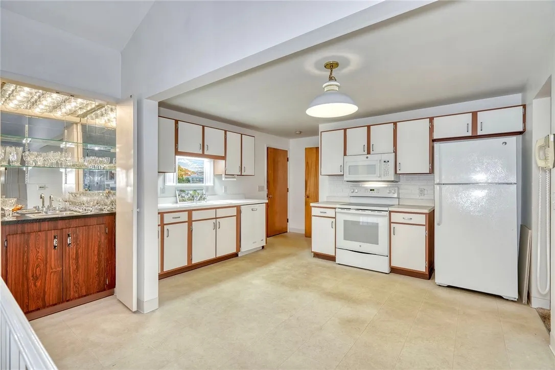 21 Red Bud Road, Chili, New York 14624, Chili, New York 14624, 3 Bedrooms Bedrooms, 7 Rooms Rooms,1 BathroomBathrooms,Residential,For Sale,21 Red Bud Road, Chili, New York 14624,R1632663